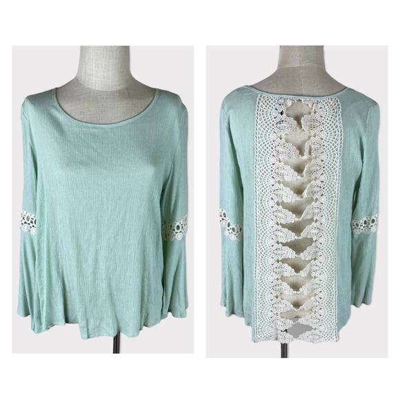 Entro Soft Green Large Top Bell Sleeve Lace Lace Up Back - Picture 1 of 11